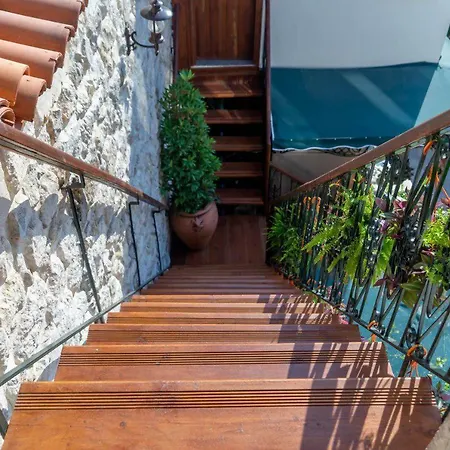 Yesil Ev Cafe & Boutique Bed & Breakfast
